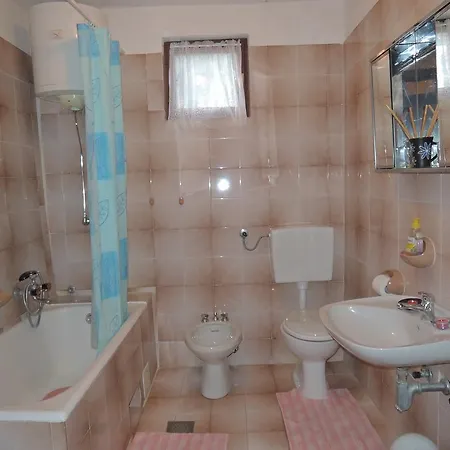 Apartman 98 *
